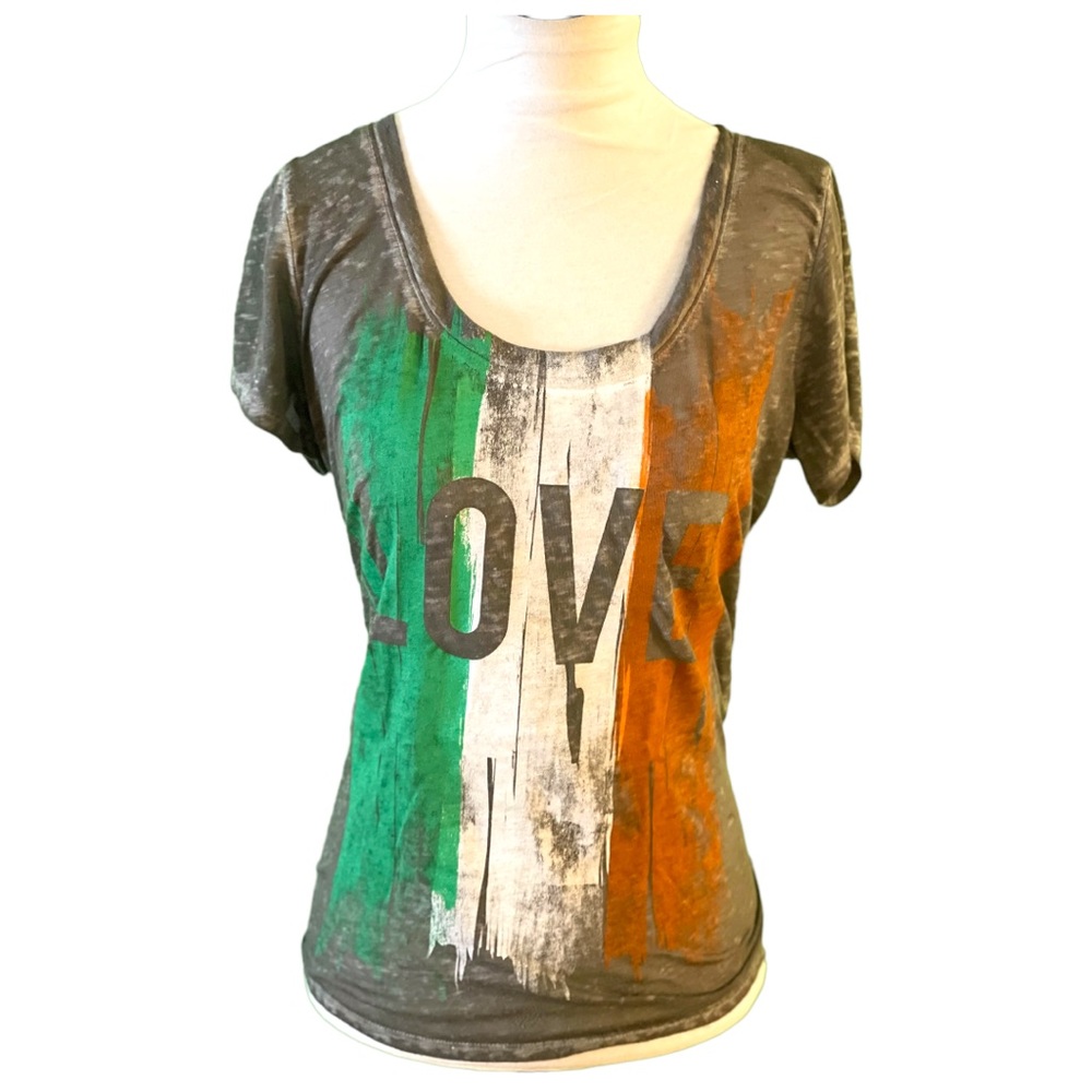 Express paint distressed LOVE T-shirt